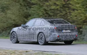 BMW Neue Klasse Sedan - Foto spia 14-11-2024 - 8