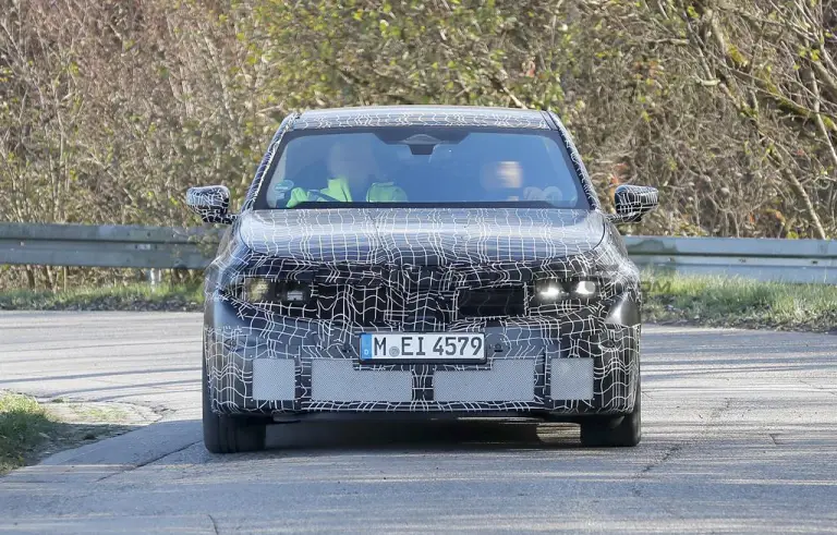 BMW Neue Klasse Sedan - Foto spia 14-11-2024 - 10