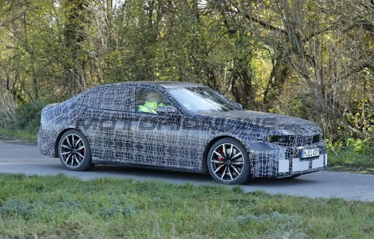 BMW Neue Klasse Sedan - Foto spia 14-11-2024 - 18