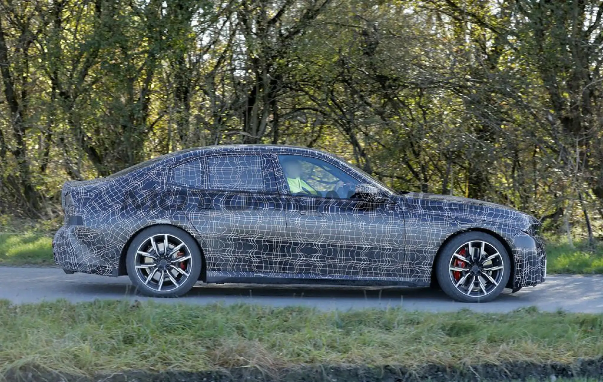 BMW Neue Klasse Sedan - Foto spia 14-11-2024 - 20