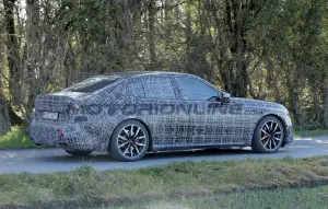 BMW Neue Klasse Sedan - Foto spia 14-11-2024 - 19
