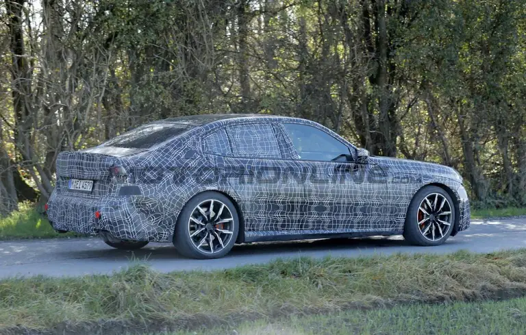 BMW Neue Klasse Sedan - Foto spia 14-11-2024 - 19