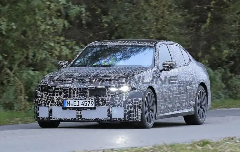 BMW Neue Klasse Sedan - Foto spia 14-11-2024 - 4