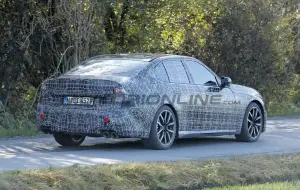 BMW Neue Klasse Sedan - Foto spia 14-11-2024 - 26