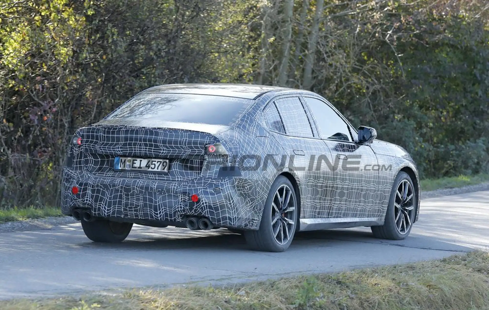 BMW Neue Klasse Sedan - Foto spia 14-11-2024 - 23