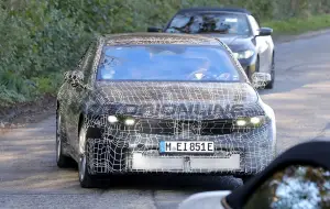 BMW Neue Klasse Sedan - Foto spia 14-11-2024 - 22