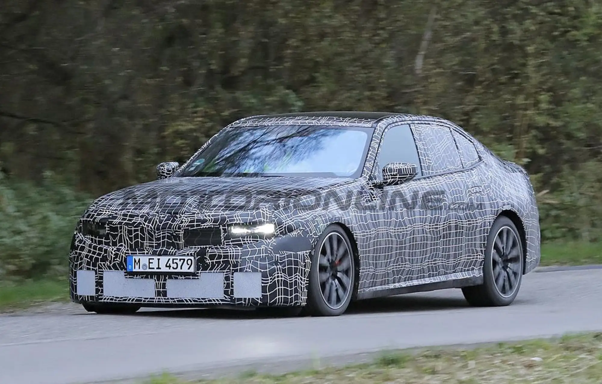 BMW Neue Klasse Sedan - Foto spia 14-11-2024 - 2