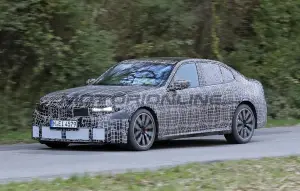 BMW Neue Klasse Sedan - Foto spia 14-11-2024 - 13