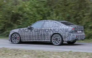 BMW Neue Klasse Sedan - Foto spia 14-11-2024 - 5