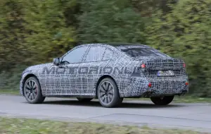 BMW Neue Klasse Sedan - Foto spia 14-11-2024 - 11