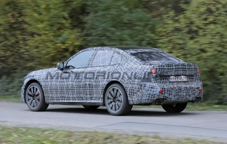 BMW Neue Klasse Sedan - Foto spia 14-11-2024 - 11