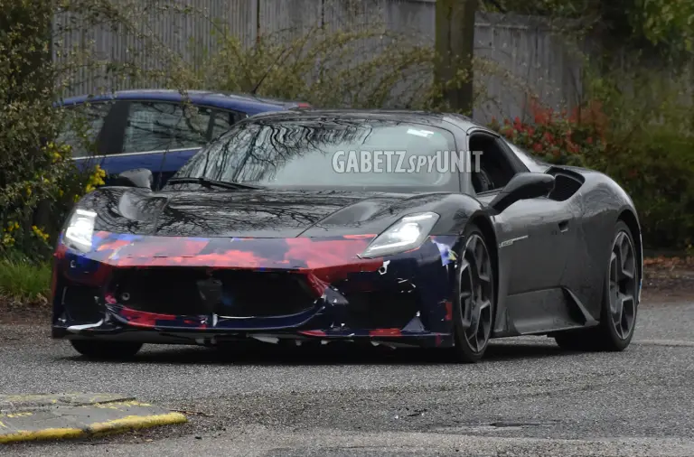 Maserati MC20 2025 - Foto spia 18-11-2024 - 11