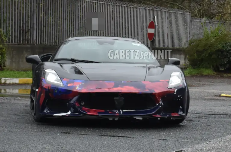 Maserati MC20 2025 - Foto spia 18-11-2024 - 12