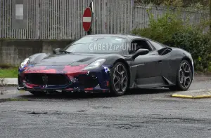 Maserati MC20 2025 - Foto spia 18-11-2024 - 10