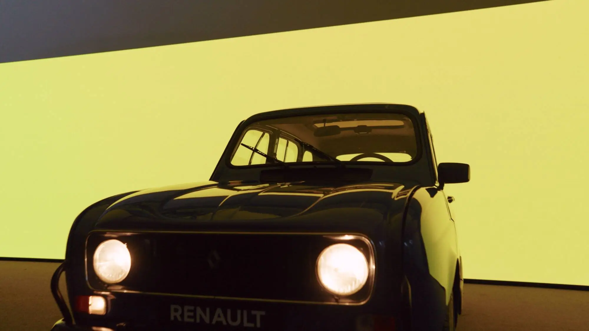 Renault 4 E-Tech Electric - Design calandra - 3