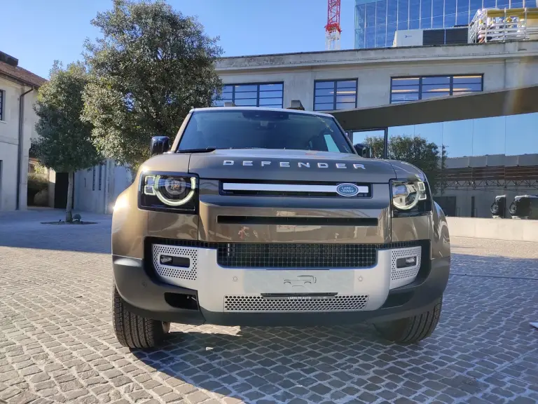 Land Rover Defender Nature Edition - Foto live Milano - 2