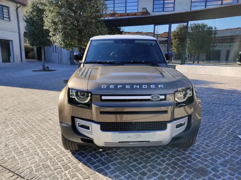Land Rover Defender Nature Edition - Foto live Milano - 3