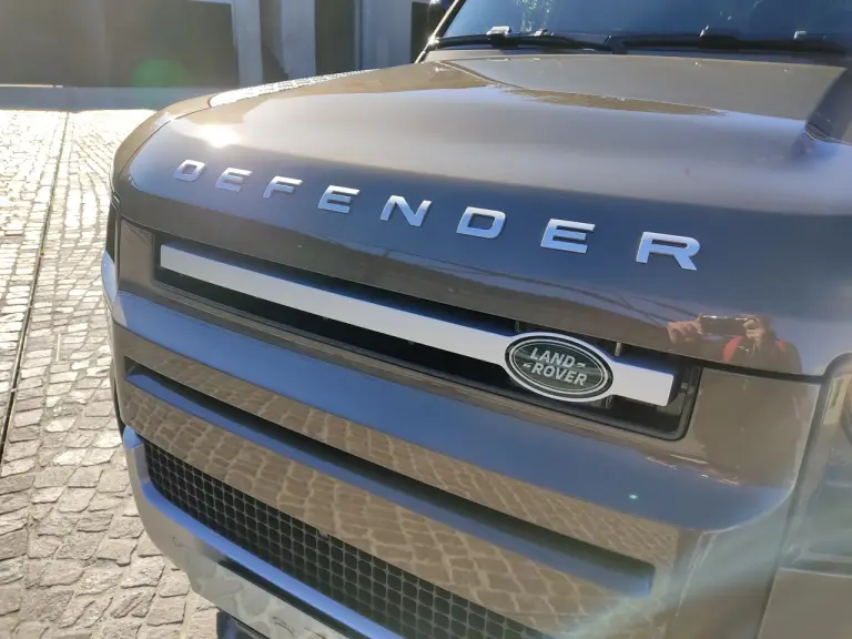 Land Rover Defender Nature Edition - Foto live Milano - 4