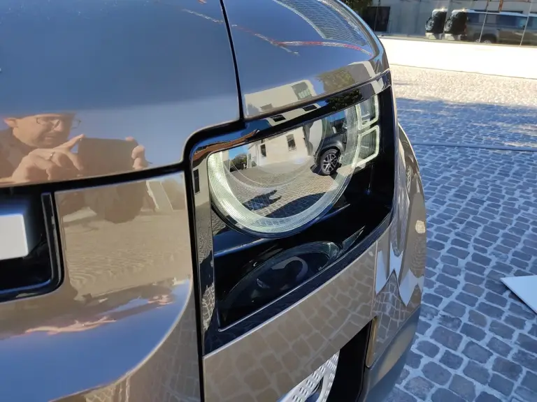 Land Rover Defender Nature Edition - Foto live Milano - 6