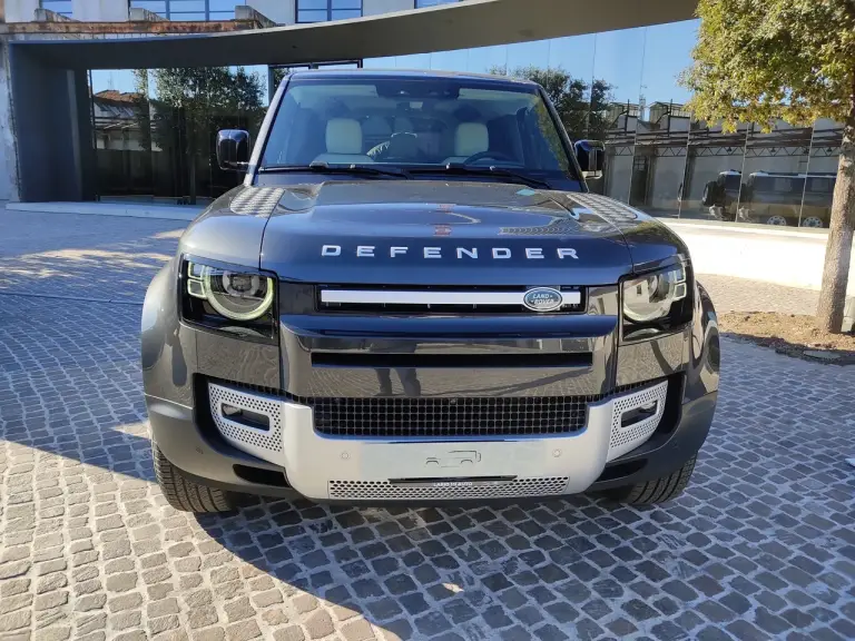 Land Rover Defender Nature Edition - Foto live Milano - 12