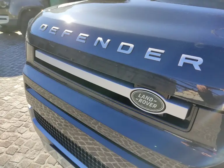 Land Rover Defender Nature Edition - Foto live Milano - 20