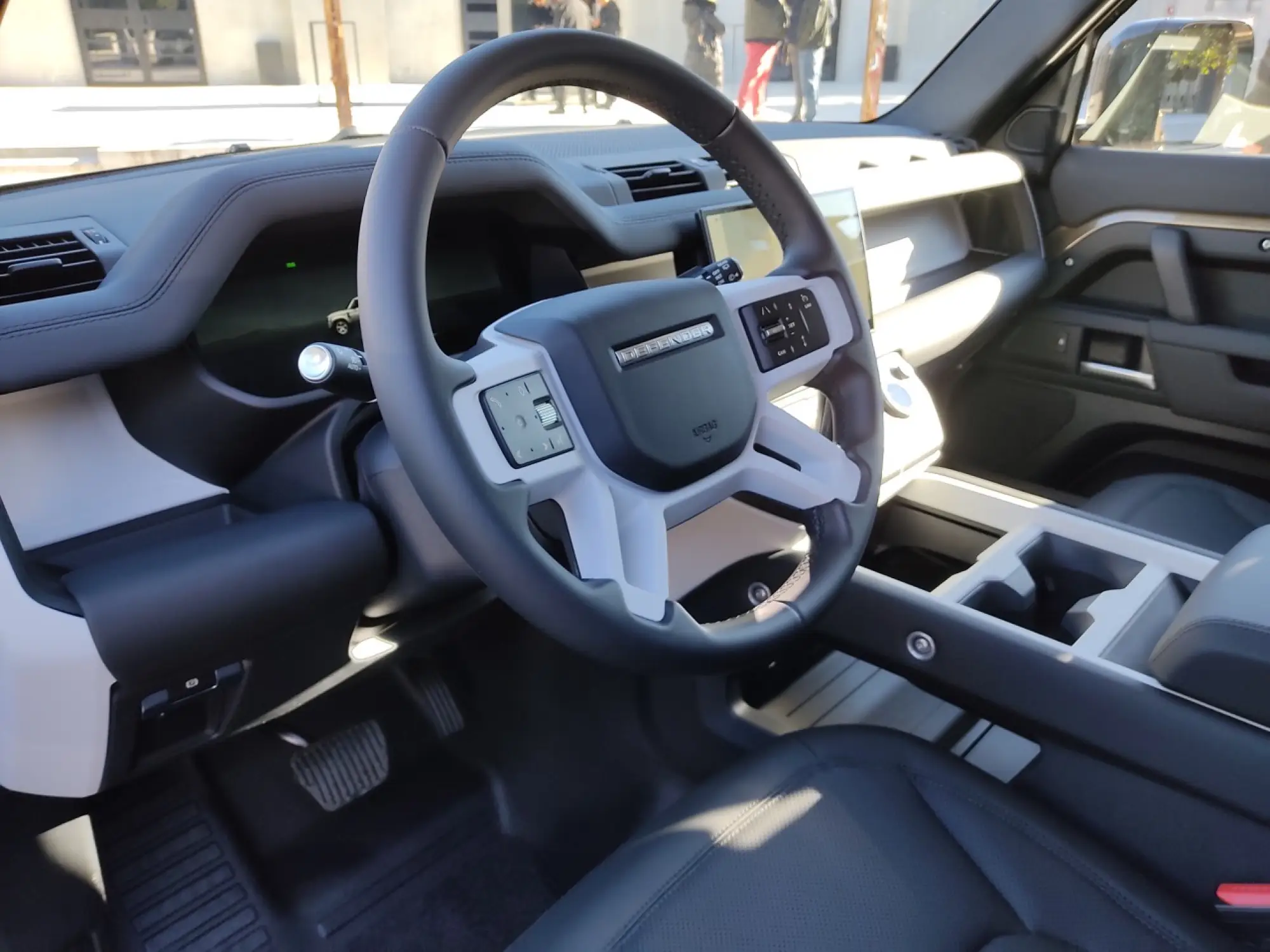 Land Rover Defender Nature Edition - Foto live Milano - 28
