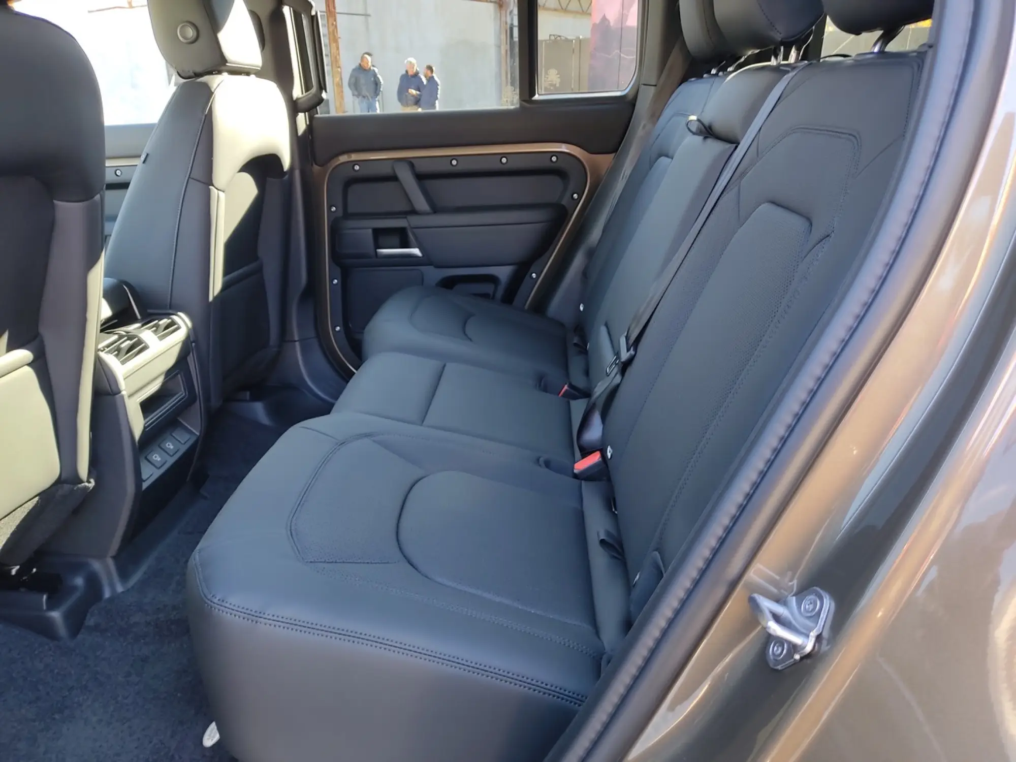 Land Rover Defender Nature Edition - Foto live Milano - 33