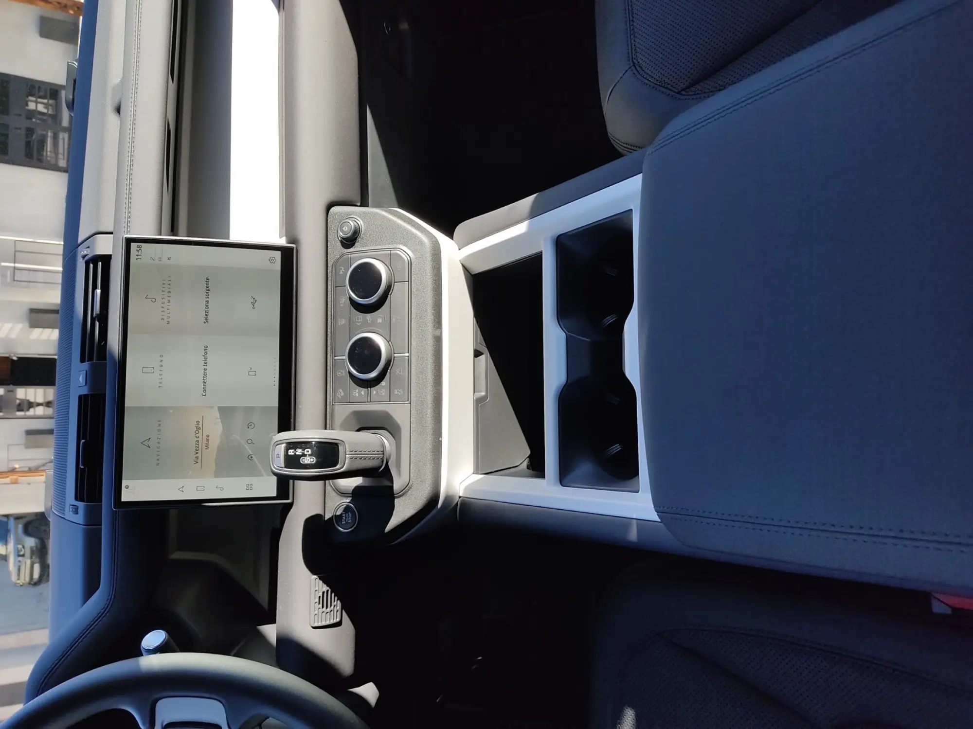 Land Rover Defender Nature Edition - Foto live Milano - 26