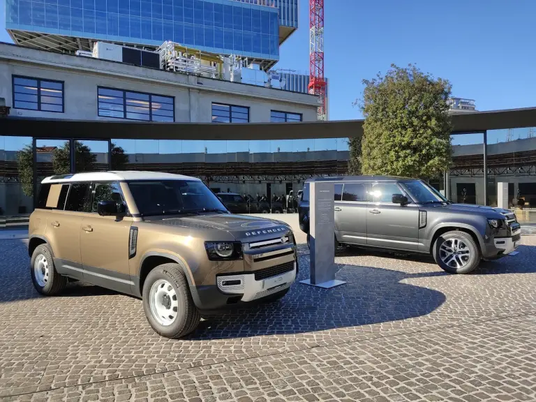 Land Rover Defender Nature Edition - Foto live Milano - 31