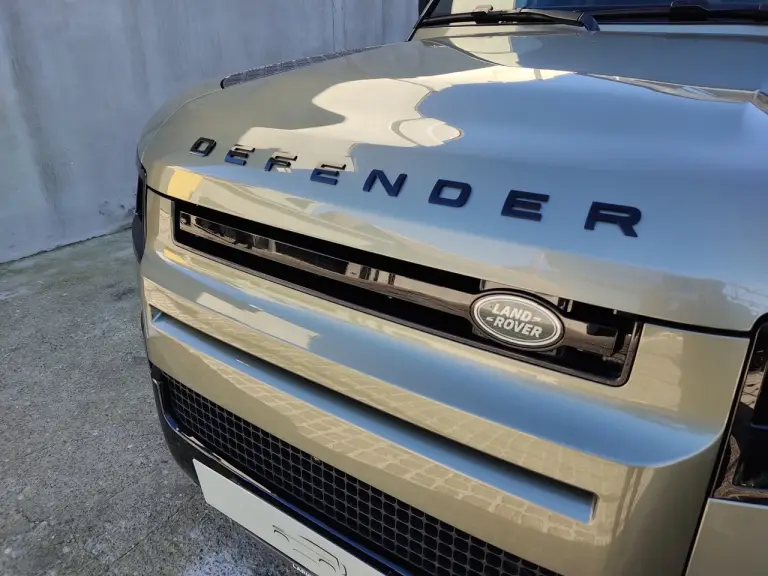 Land Rover Defender Nature Edition - Foto live Milano - 37