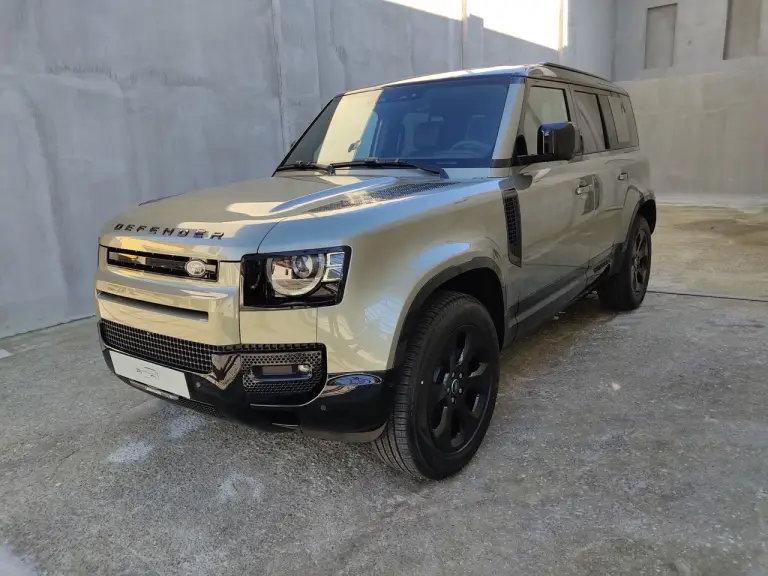 Land Rover Defender Nature Edition - Foto live Milano - 34