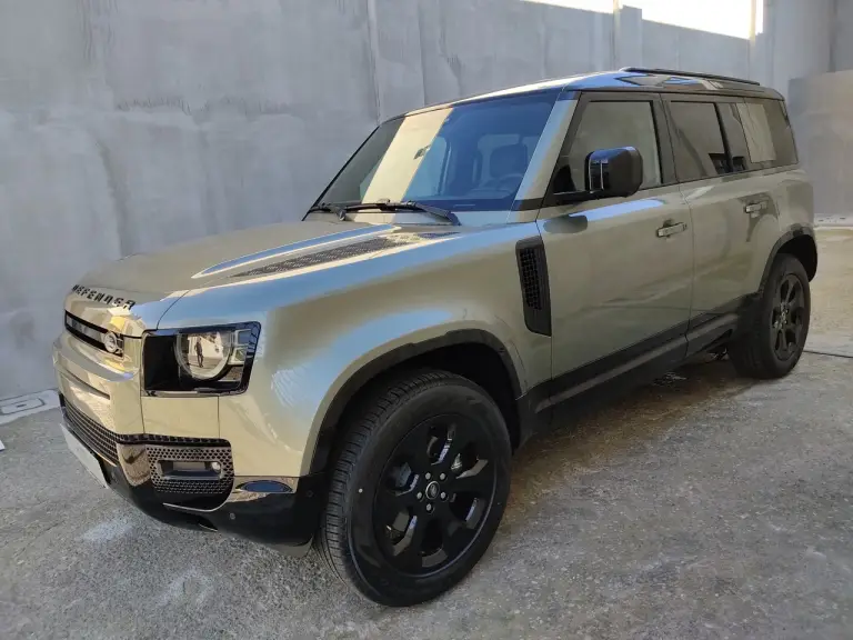 Land Rover Defender Nature Edition - Foto live Milano - 38