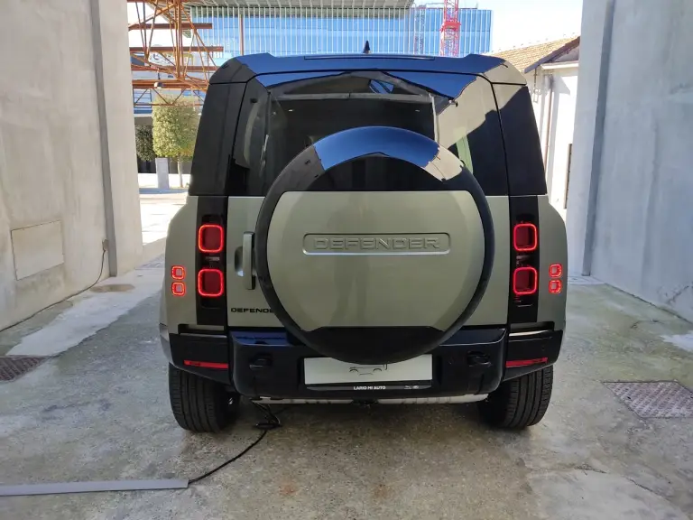 Land Rover Defender Nature Edition - Foto live Milano - 43
