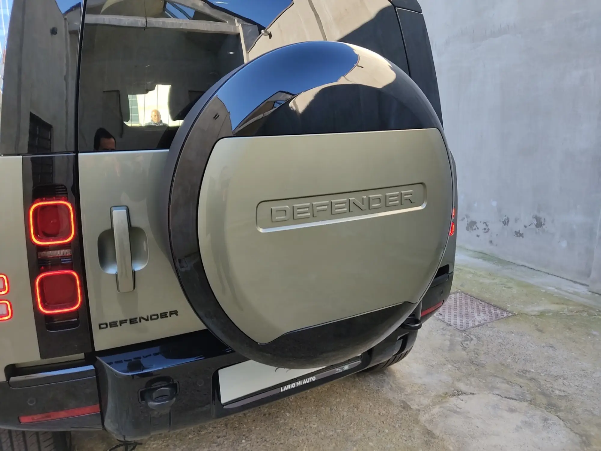 Land Rover Defender Nature Edition - Foto live Milano - 40
