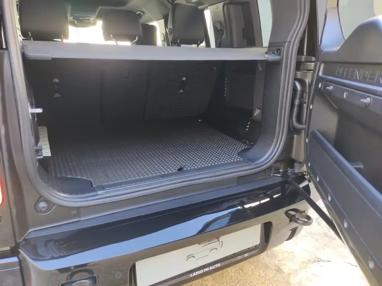 Land Rover Defender Nature Edition - Foto live Milano - 42