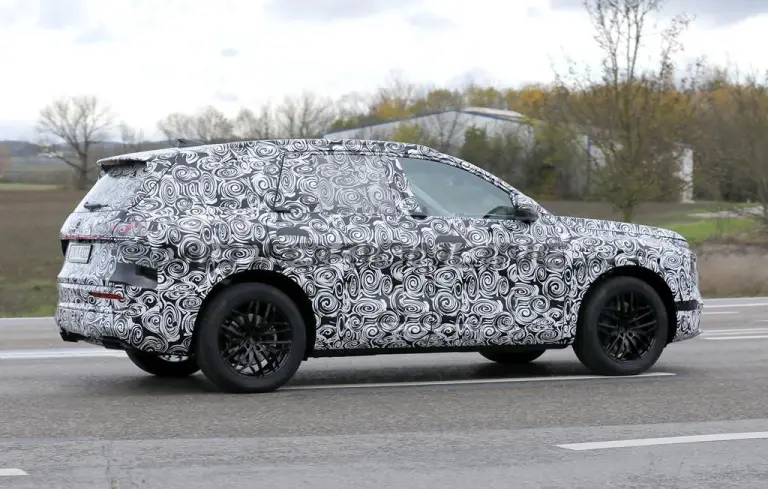Audi Q7 2026 - Foto spia 25-11-2024 - 3