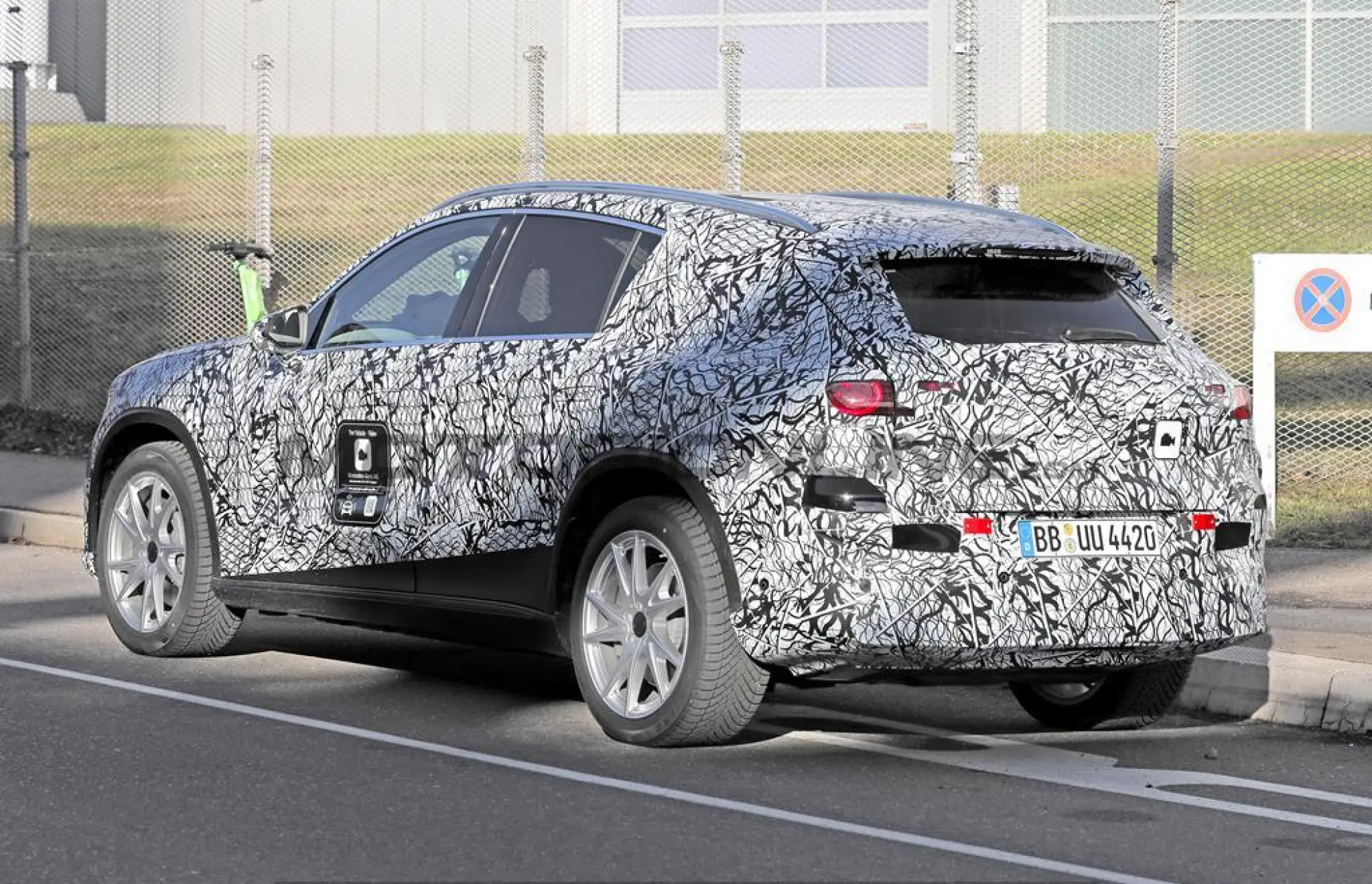 Mercedes GLC EV - Foto spia 28-11-2024 - 9