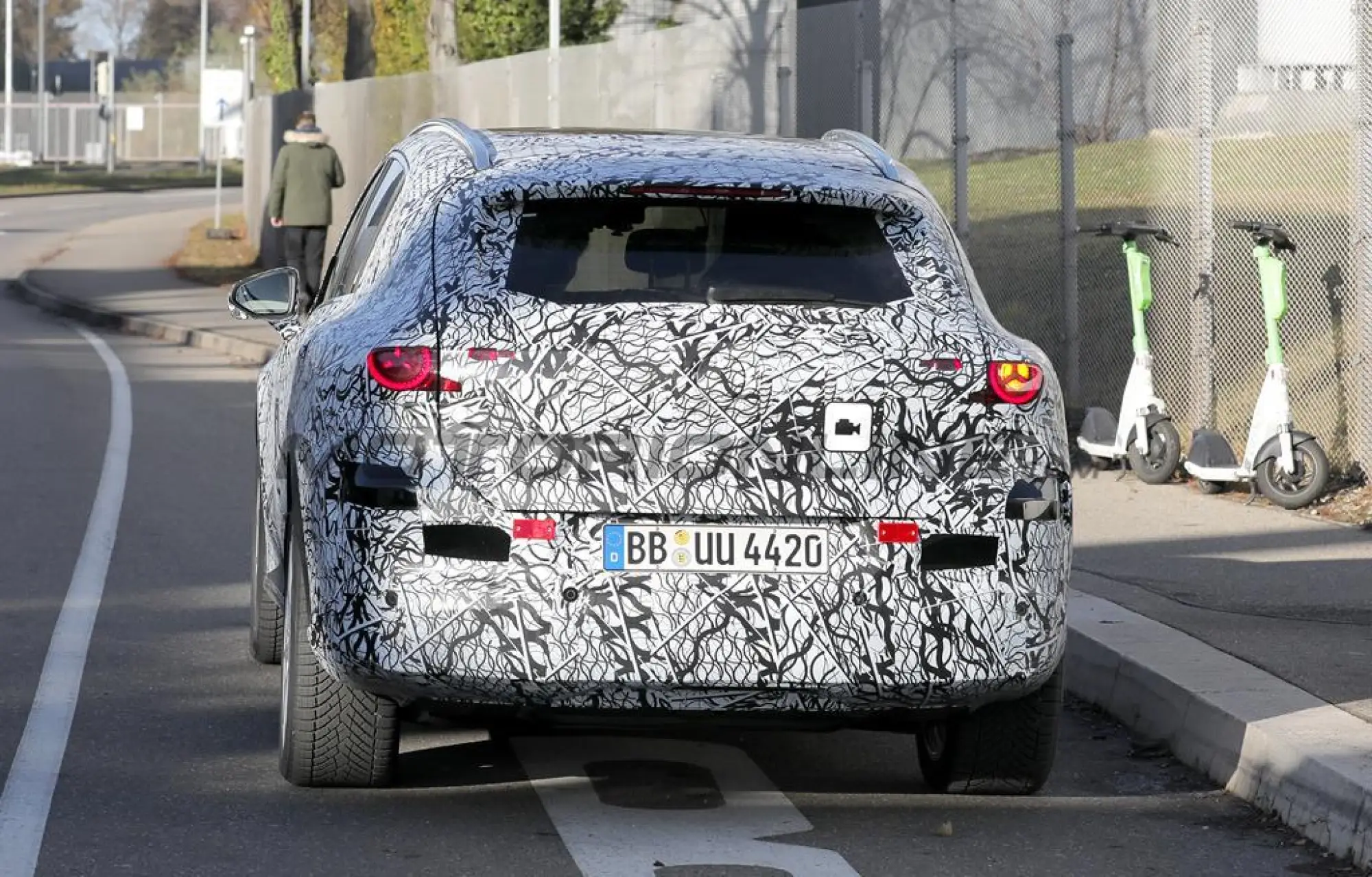 Mercedes GLC EV - Foto spia 28-11-2024 - 10