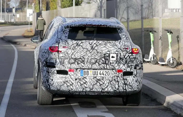 Mercedes GLC EV - Foto spia 28-11-2024 - 10