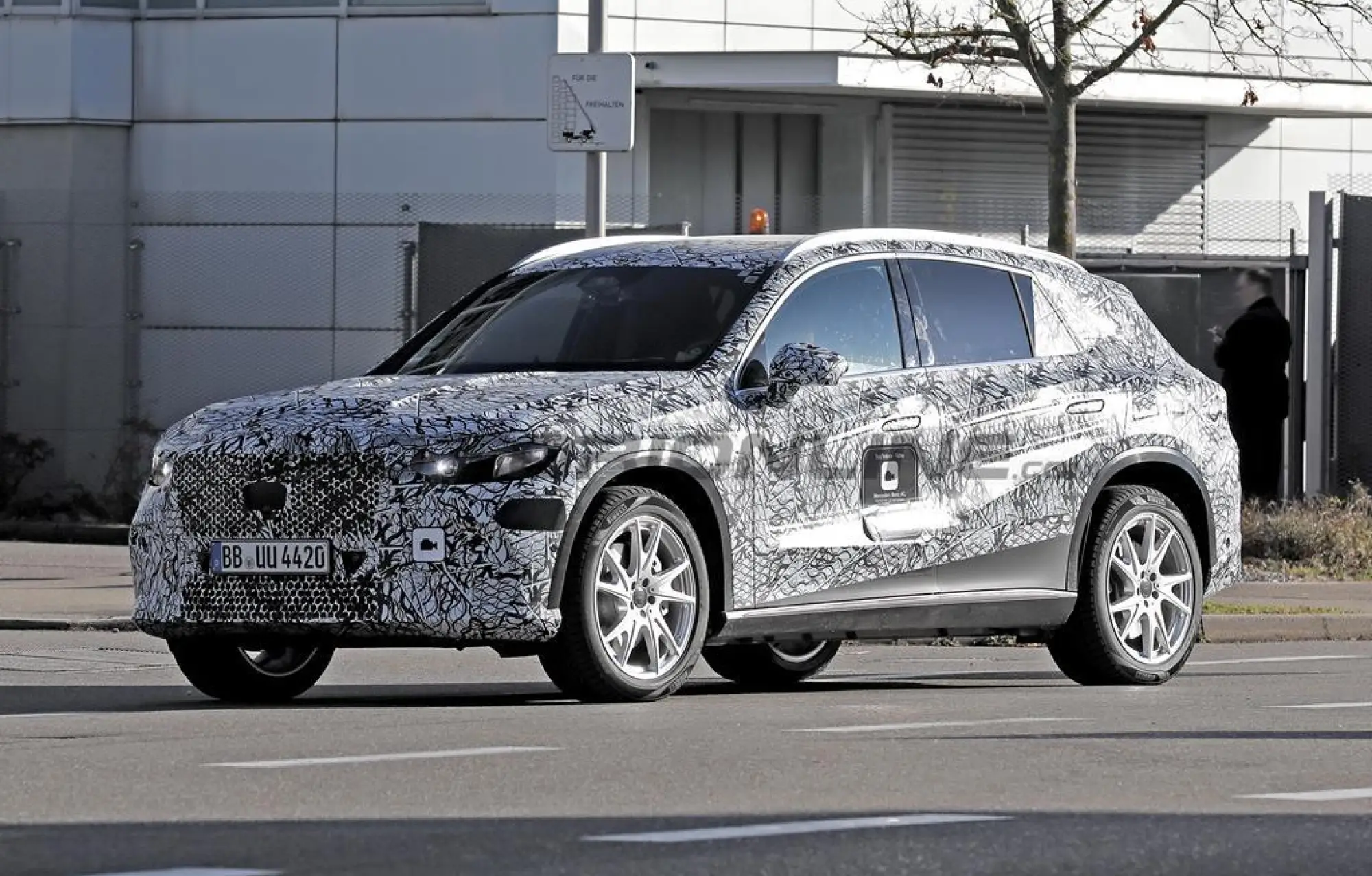 Mercedes GLC EV - Foto spia 28-11-2024 - 1