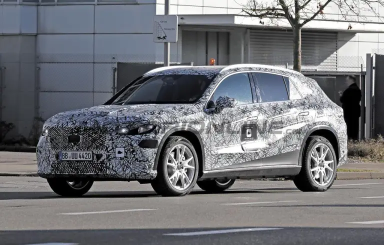 Mercedes GLC EV - Foto spia 28-11-2024 - 1