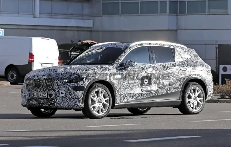 Mercedes GLC EV - Foto spia 28-11-2024 - 2