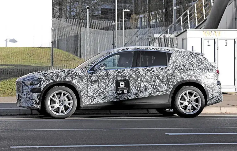 Mercedes GLC EV - Foto spia 28-11-2024 - 11