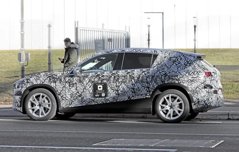 Mercedes GLC EV - Foto spia 28-11-2024 - 5