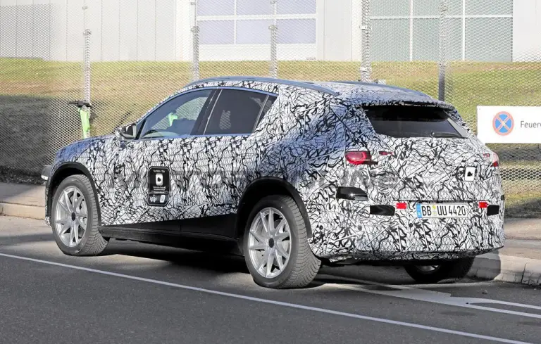 Mercedes GLC EV - Foto spia 28-11-2024 - 6