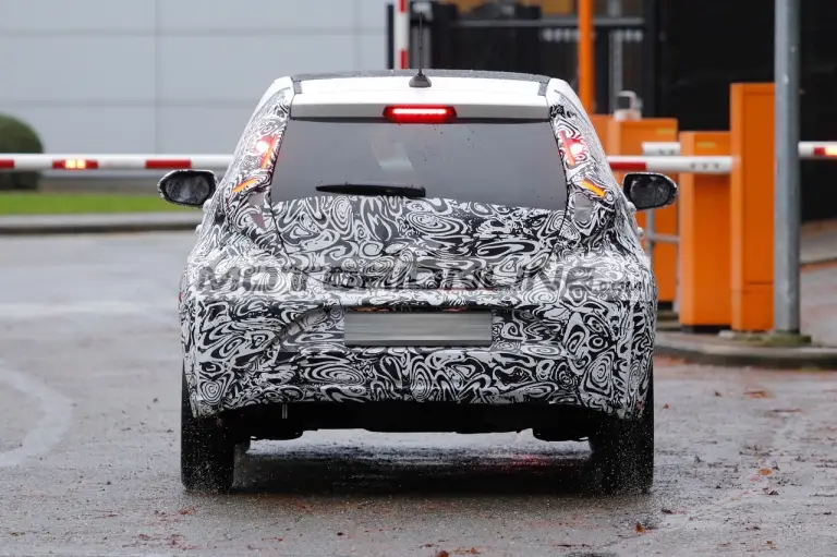 Toyota Aygo X 2026 - Foto spia 28-11-2024 - 13