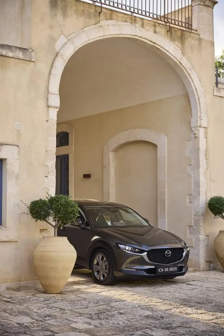 Mazda CX-30 e Mazda 3 2025 - Prova su strada - 19