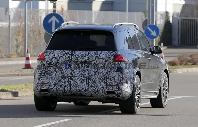 Mercedes GLE 2025 - Foto spia 04-12-2024 - 10