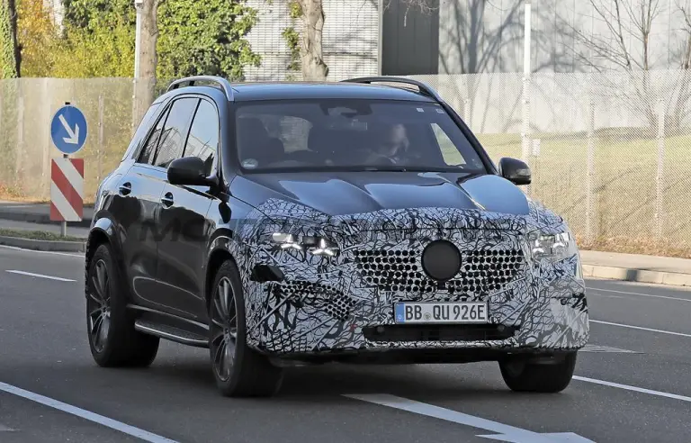 Mercedes GLE 2025 - Foto spia 04-12-2024 - 8