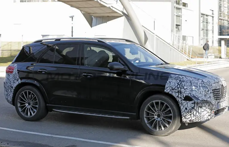 Mercedes GLE 2025 - Foto spia 04-12-2024 - 4